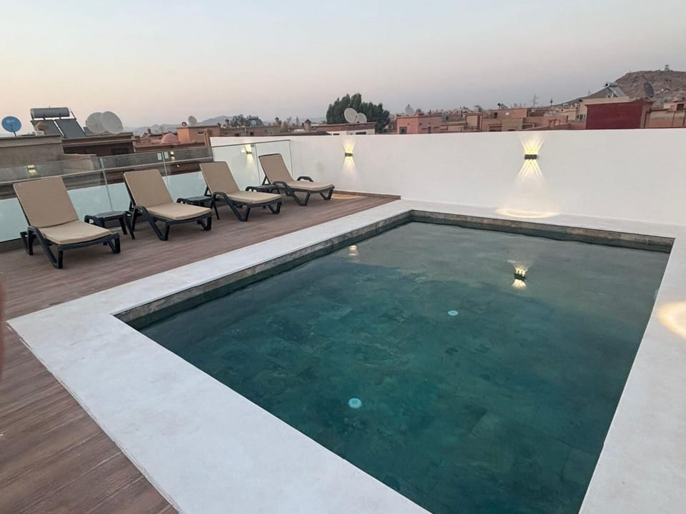 Swimming pool, sunbed