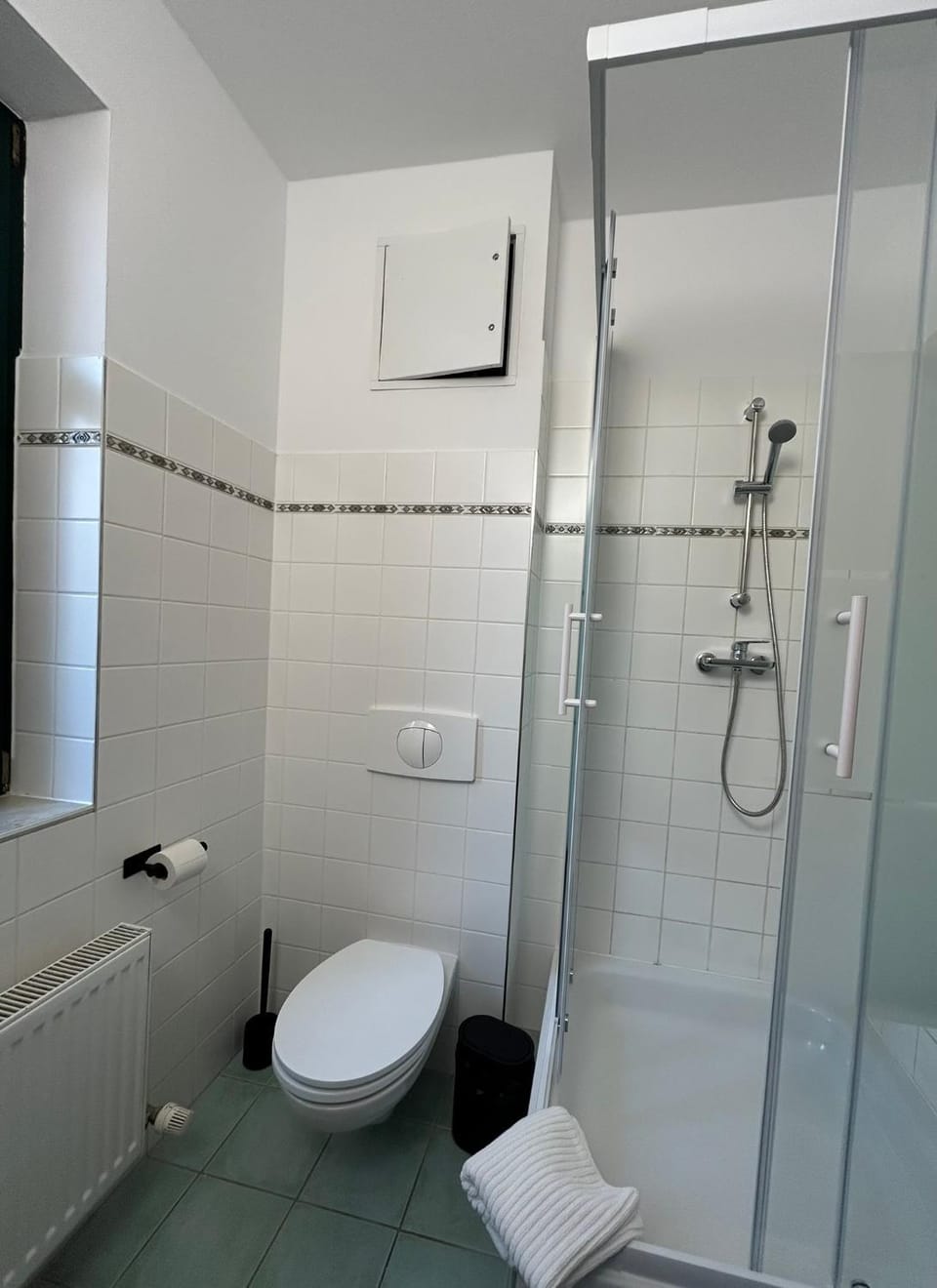 Shower, Toilet, Bathroom, towels