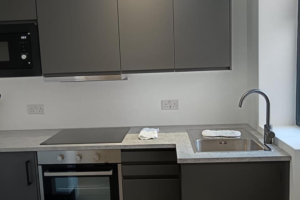 High Wycombe 1-Bed Apt Sleeps 3 & Private Parking Apartment in High Wycombe