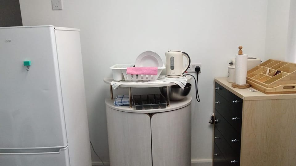 High Wycombe 1-Bed Apt Sleeps 3 & Private Parking Apartment in High Wycombe