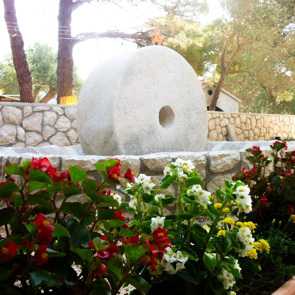 Property logo or sign, Garden