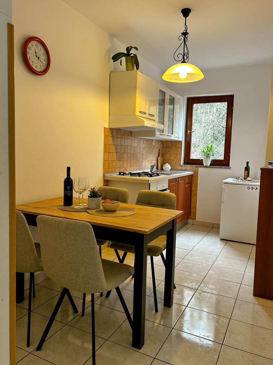 Kitchen or kitchenette, Seating area