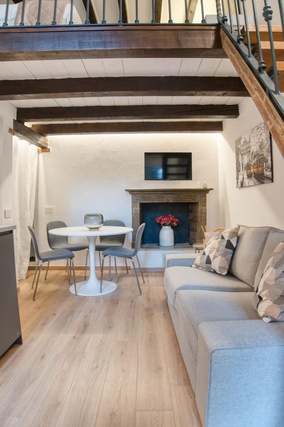 Kitchen or kitchenette, Living room, Seating area, Dining area