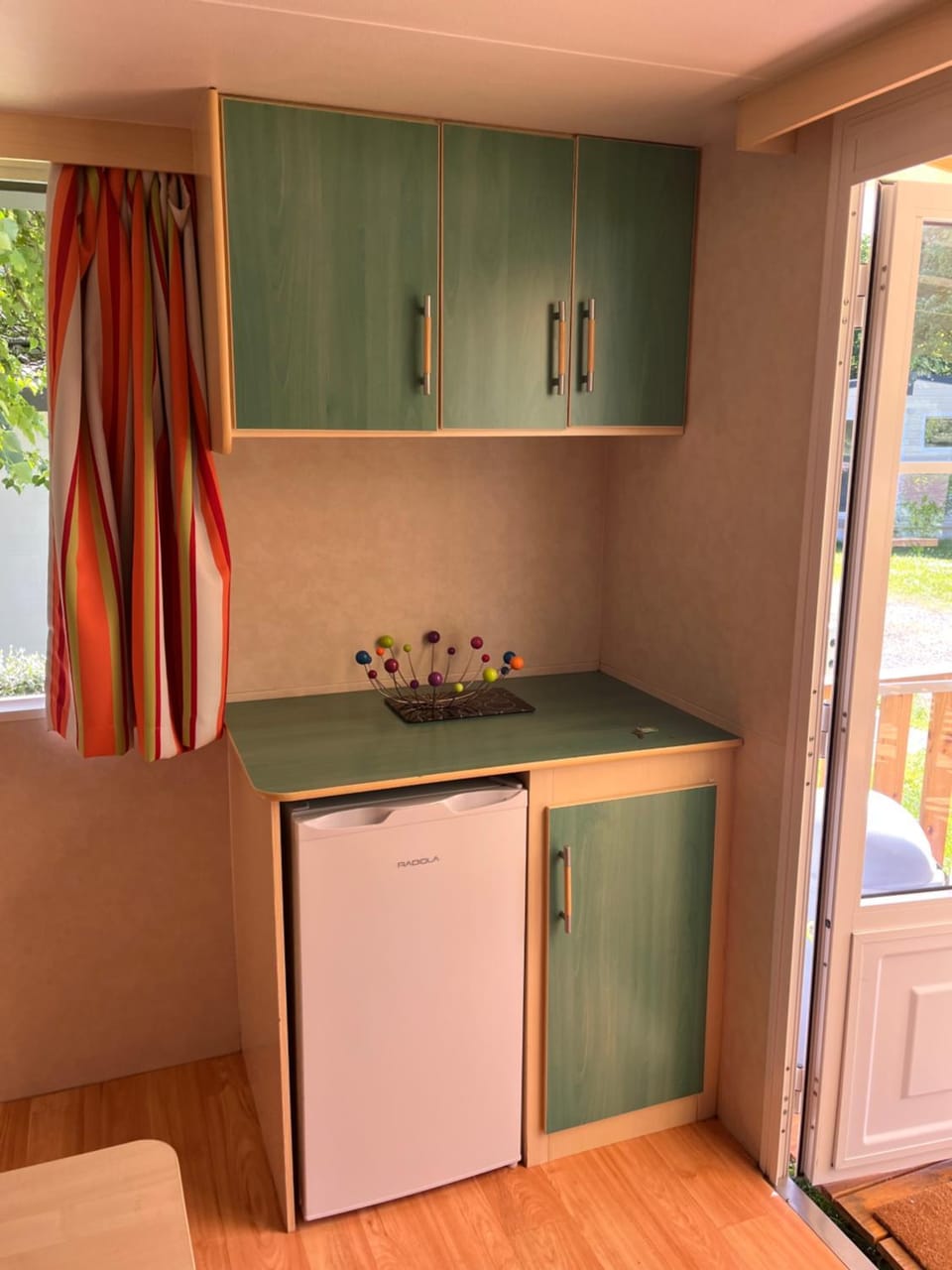 Patio, Coffee/tea facilities, Kitchen or kitchenette, Bedroom, fireplace, internet, internet, microwave