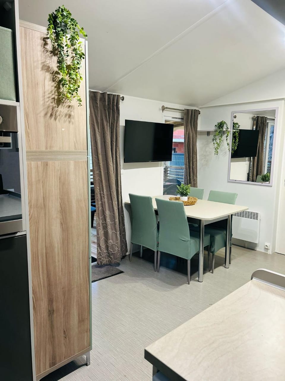 Communal lounge/ TV room, TV and multimedia, Dining area, oven, pet friendly