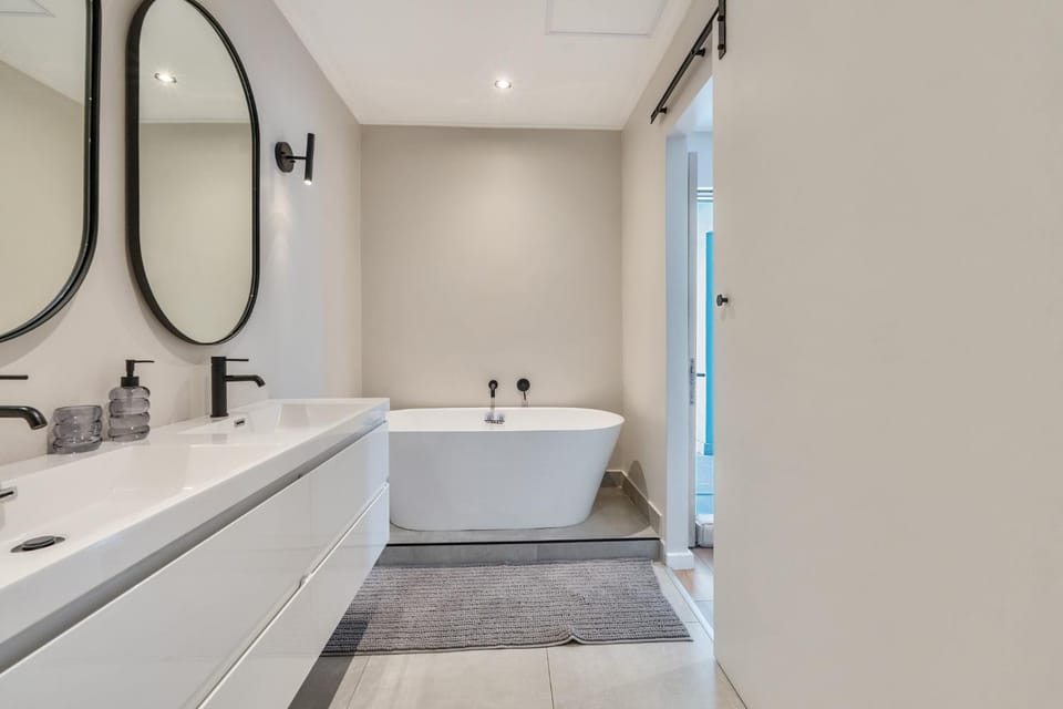 Trendy Sea Point Studio Apartment in Sea Point