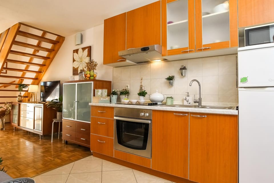 Kitchen or kitchenette, oven, stove