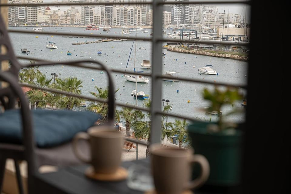 Day, Natural landscape, View (from property/room), Balcony/Terrace, Seating area, City view, Sea view