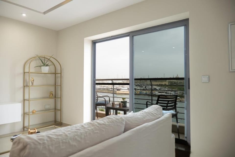 Bed, View (from property/room), Balcony/Terrace