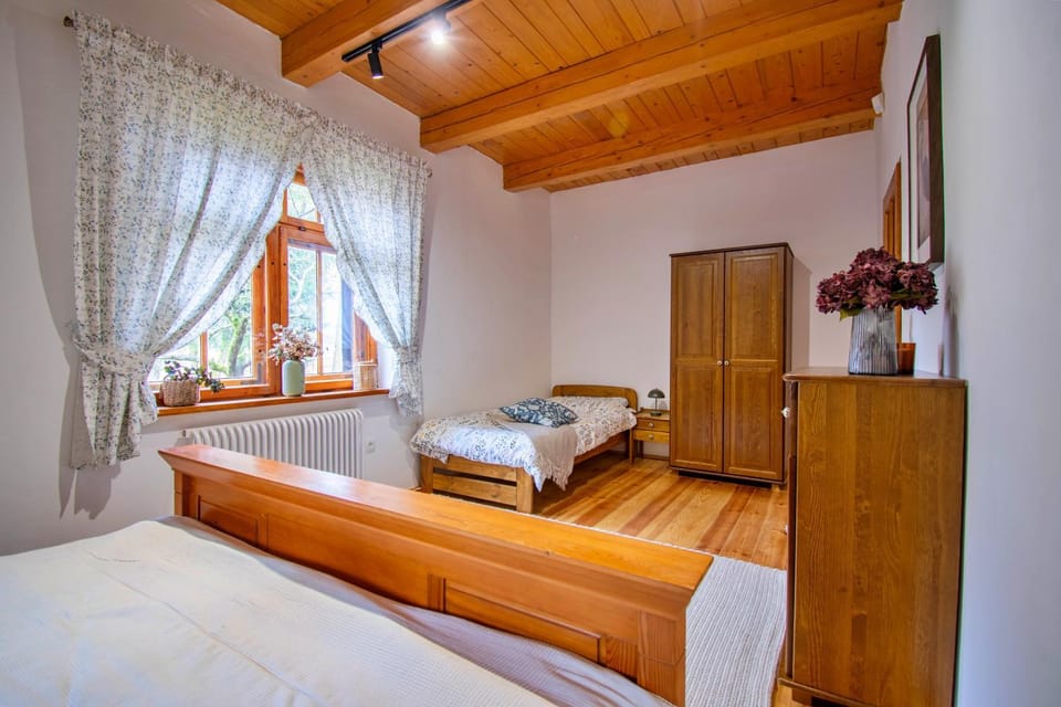 Bed, Bedroom, Garden view, Lake view, wardrobe