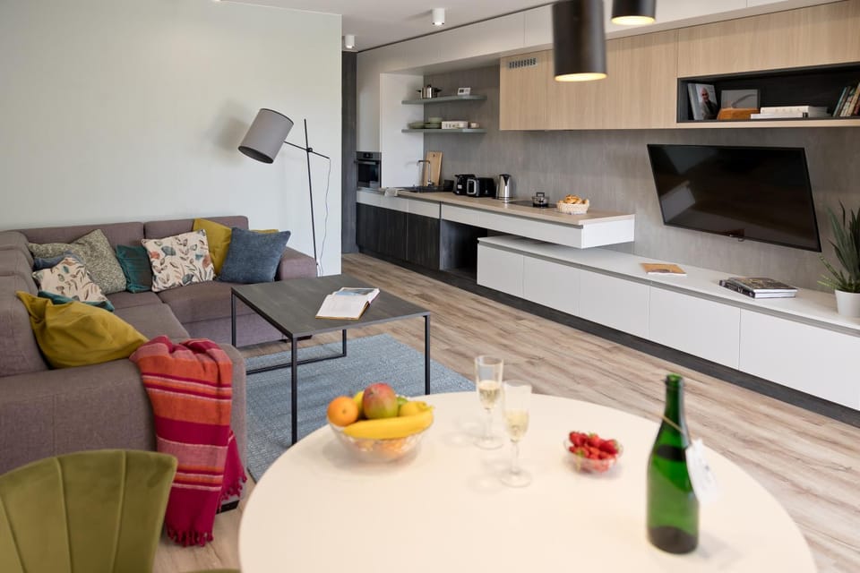 Kitchen or kitchenette, Living room