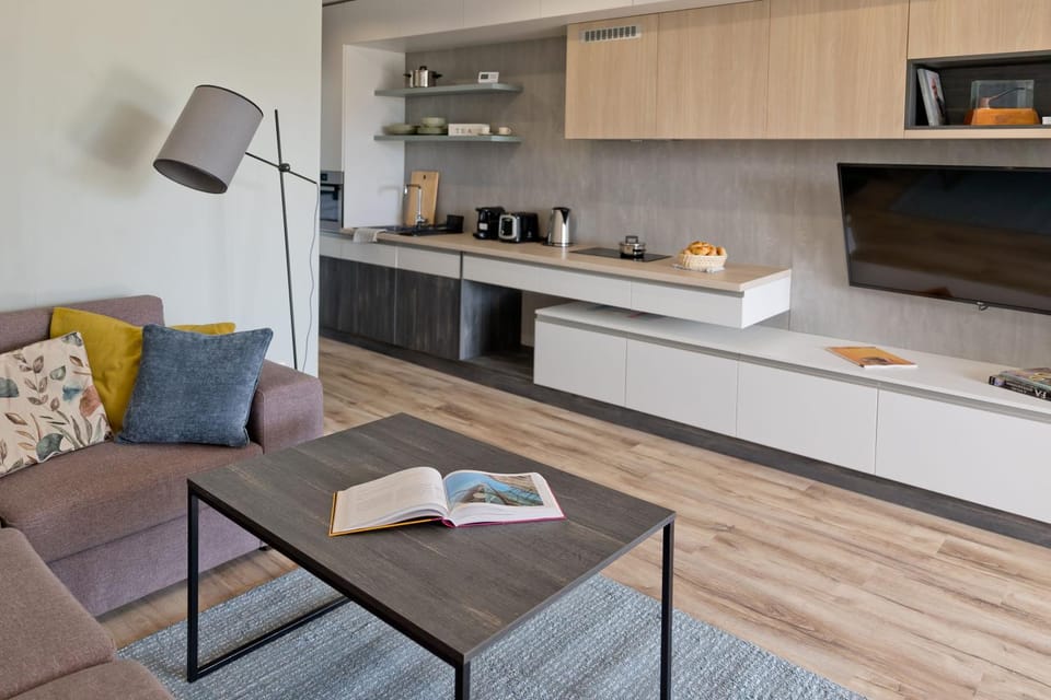 Kitchen or kitchenette, Living room