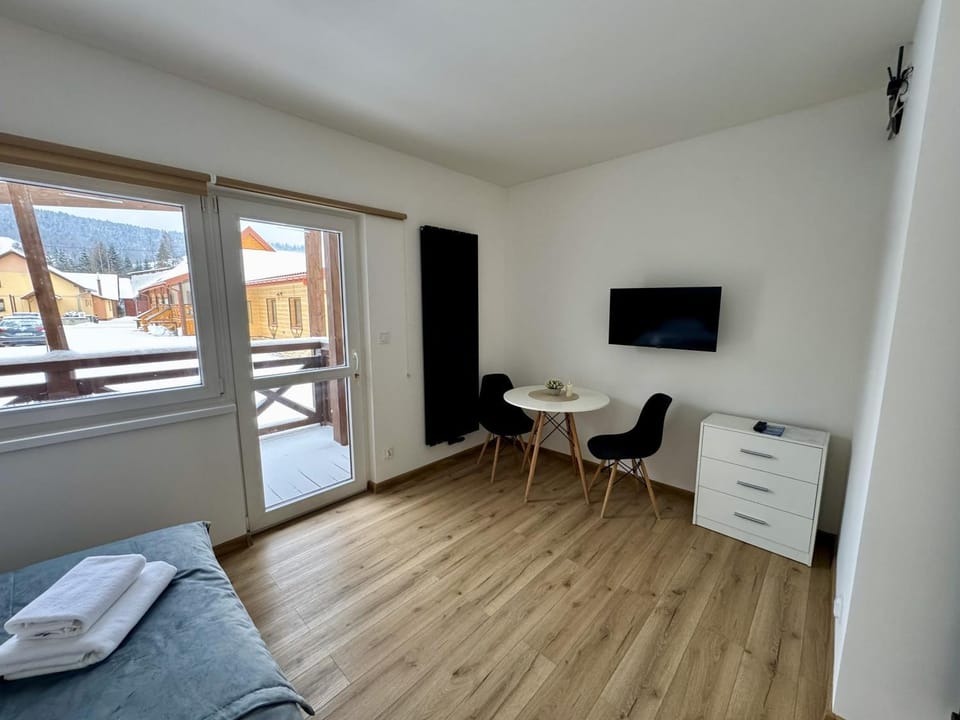 TV and multimedia, Seating area
