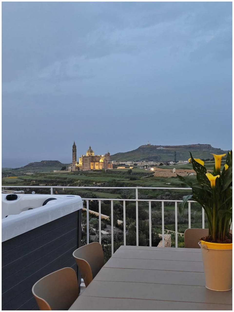 Nearby landmark, Natural landscape, Balcony/Terrace