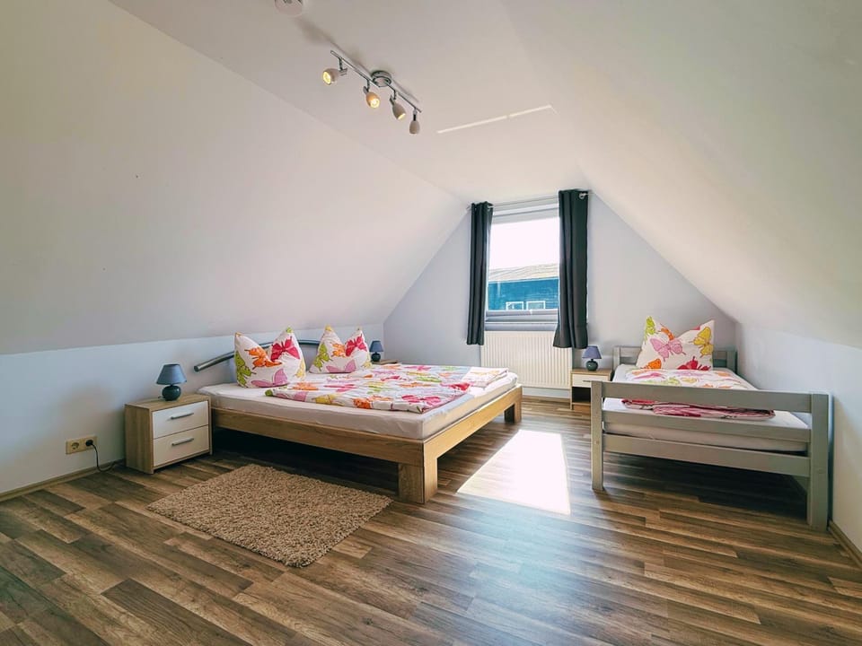 Bed, Photo of the whole room, Bedroom