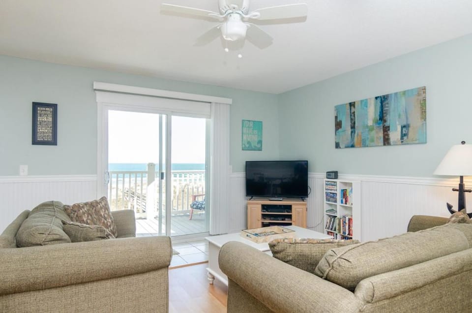 Janssen by Bryant Real Estate House in Carolina Beach