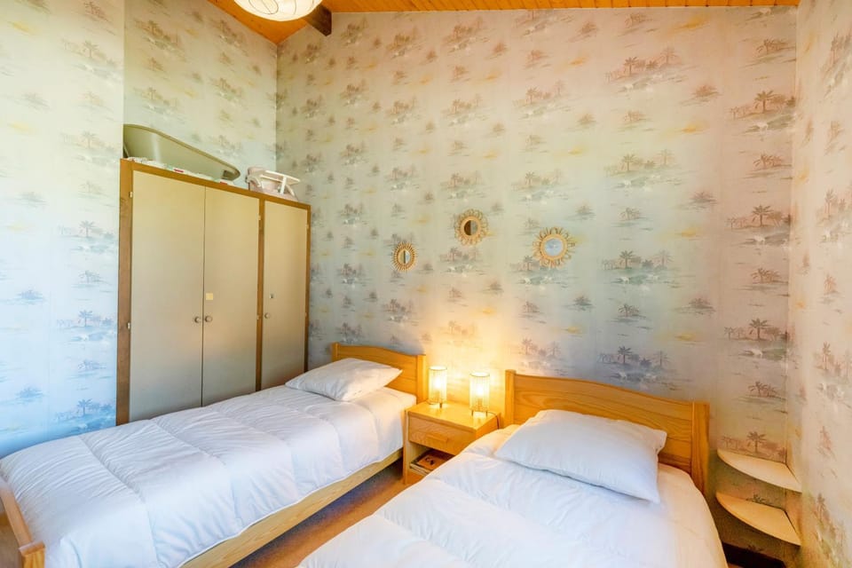 Property building, Living room, Bedroom