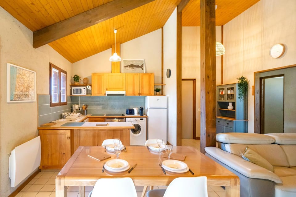 Property building, Kitchen or kitchenette, Living room