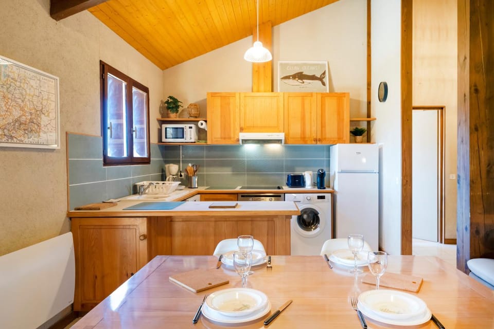 Kitchen or kitchenette, Living room