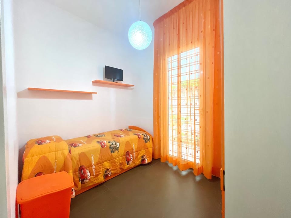 TV and multimedia, Photo of the whole room, Bedroom