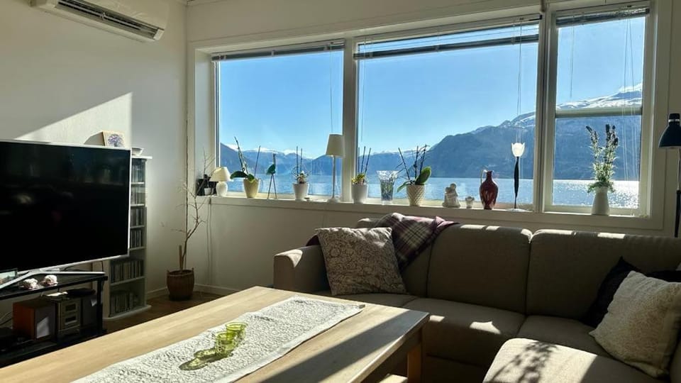Live right by the Sognefjord Apartment in Vestland