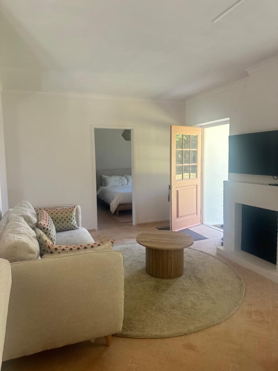 TV and multimedia, Living room, Seating area, Evening entertainment