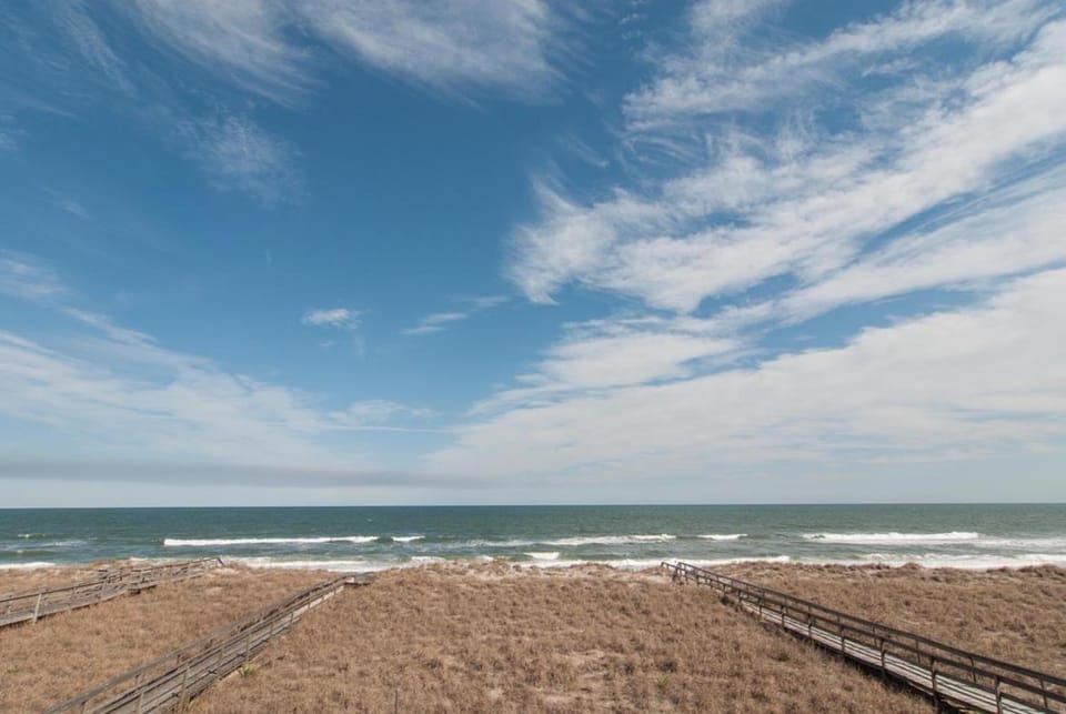 Bosley by Bryant Real Estate House in Carolina Beach