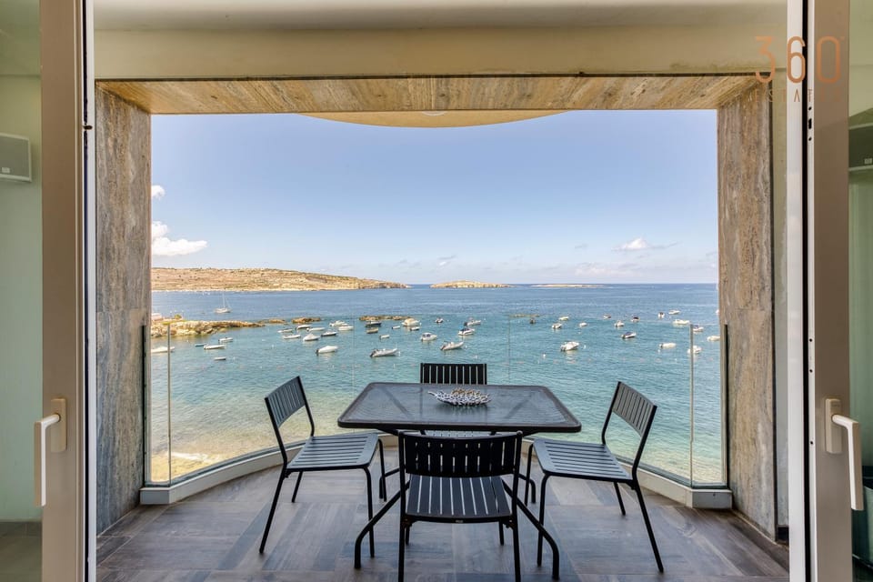 Patio, Natural landscape, Balcony/Terrace, Living room, Sea view
