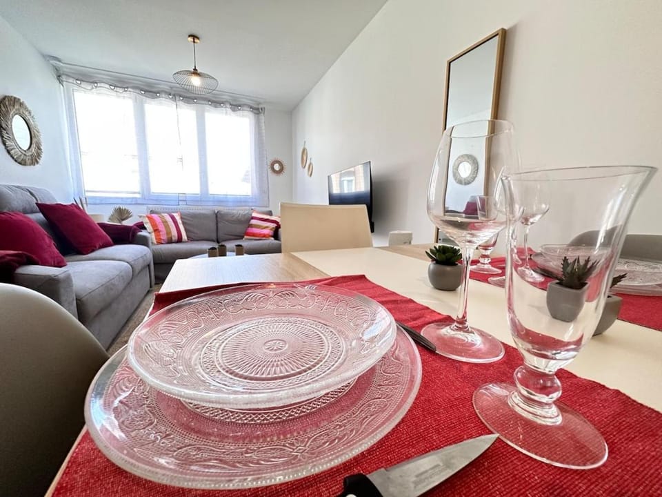 Les 3 Piliers grand T2 confortable avec parking Apartment in Reims