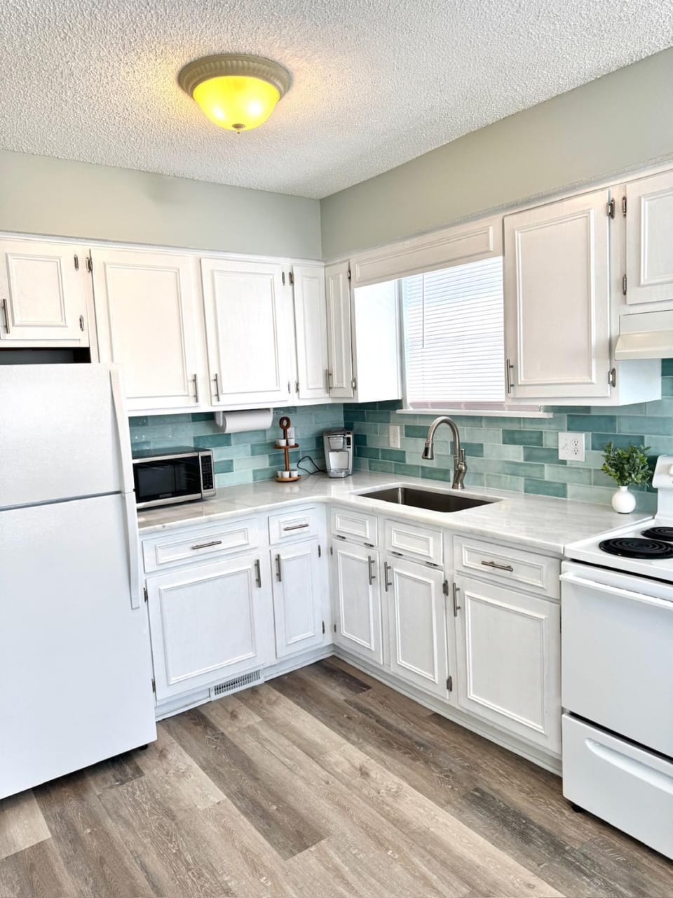 Kitchen or kitchenette, oven, stove