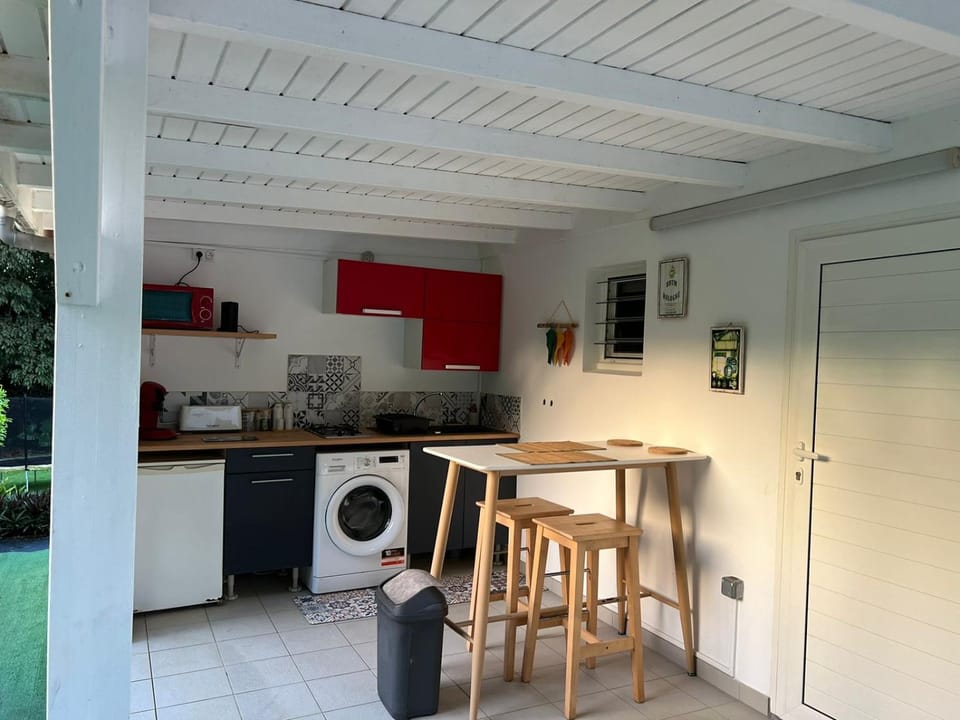 Bungalow 2 personnes Petit Bourg " La Bergetterie" Apartment in Petit-Bourg