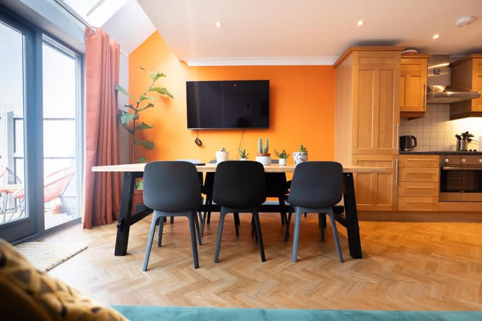 TV and multimedia, Kitchen or kitchenette, Seating area, Dining area