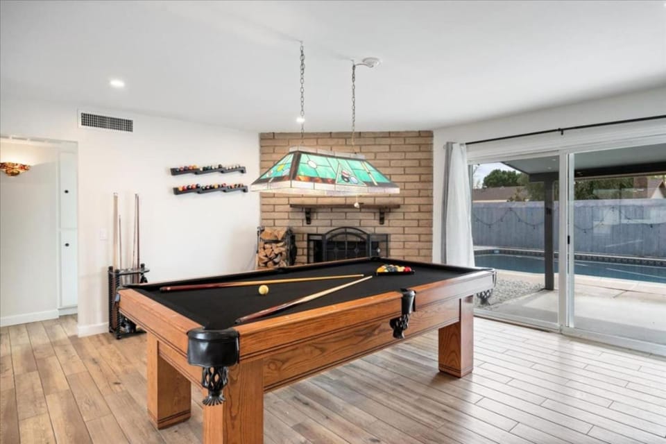 Billiard, Game Room