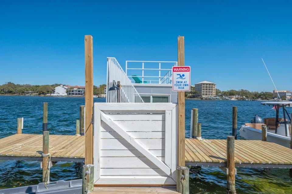 Stunning Floating House with Pool Access Docked boat in Okaloosa Island