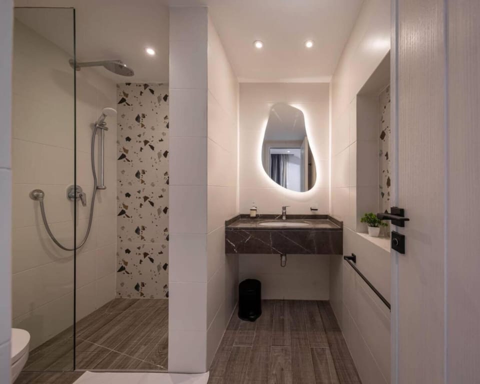 Bed, Bathroom