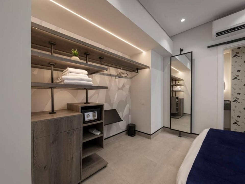Bed, Photo of the whole room, wardrobe