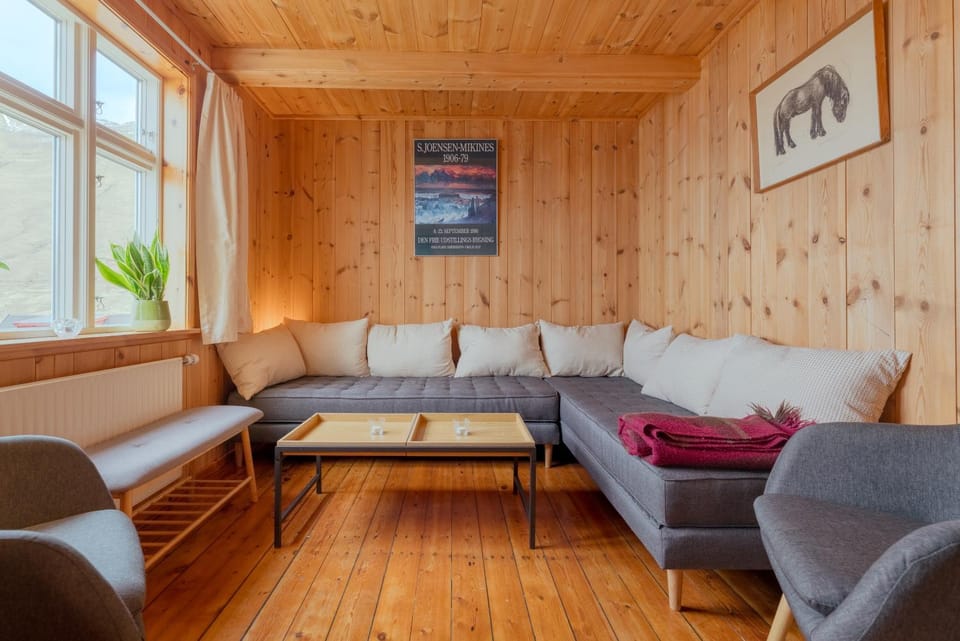 Living room, Seating area