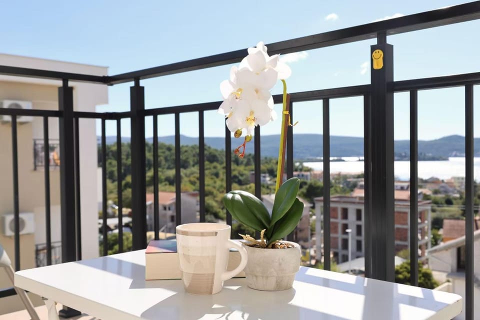 Day, Natural landscape, View (from property/room), Balcony/Terrace, Mountain view, Sea view