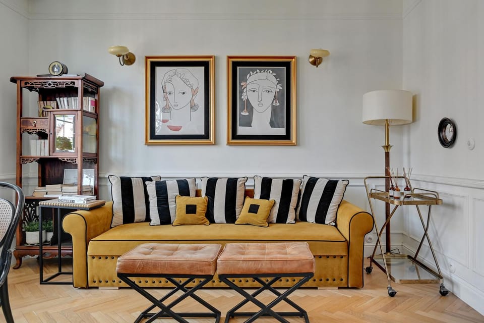 Living room, Seating area, Dining area