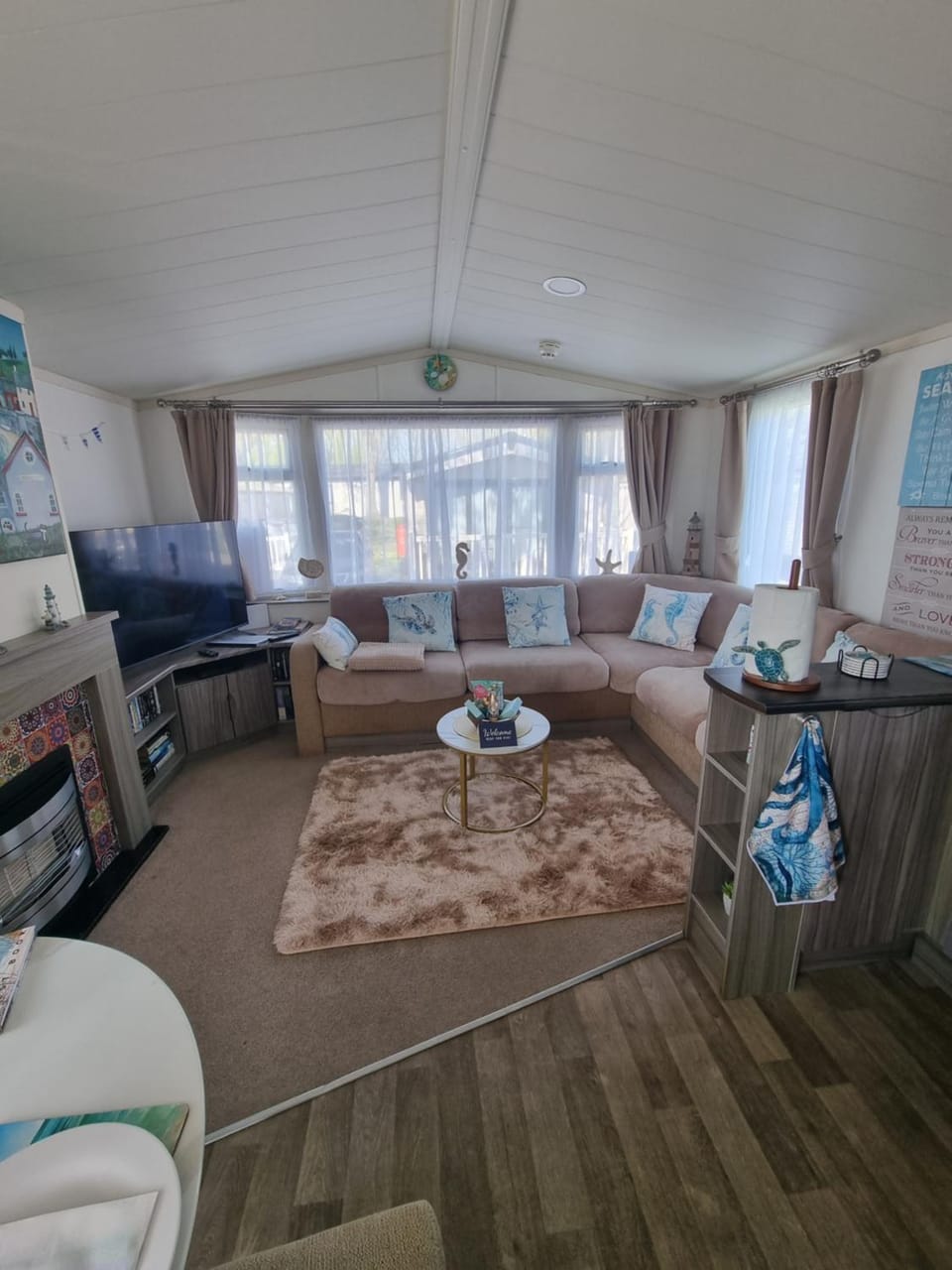 TV and multimedia, Living room, Photo of the whole room, Seating area