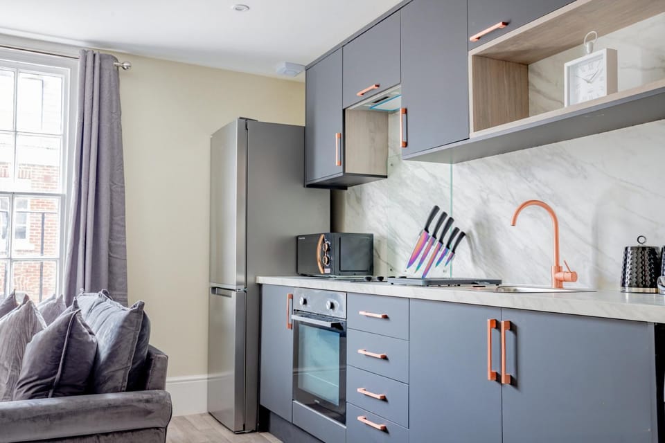 Coffee/tea facilities, Kitchen or kitchenette, stove, toaster