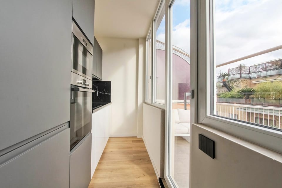 View (from property/room), Balcony/Terrace, Kitchen or kitchenette, oven