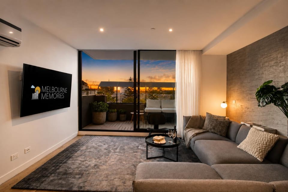 Beachside Gem - Sweeping Views & Cafés Nearby! Apartment in Melbourne
