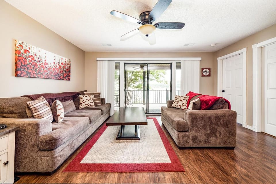 Shorefront Escape at TRL House in Kimberling City