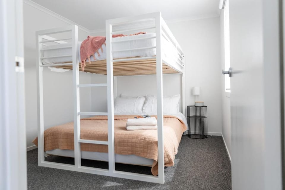 Broadbeach House- Inverloch House in Inverloch