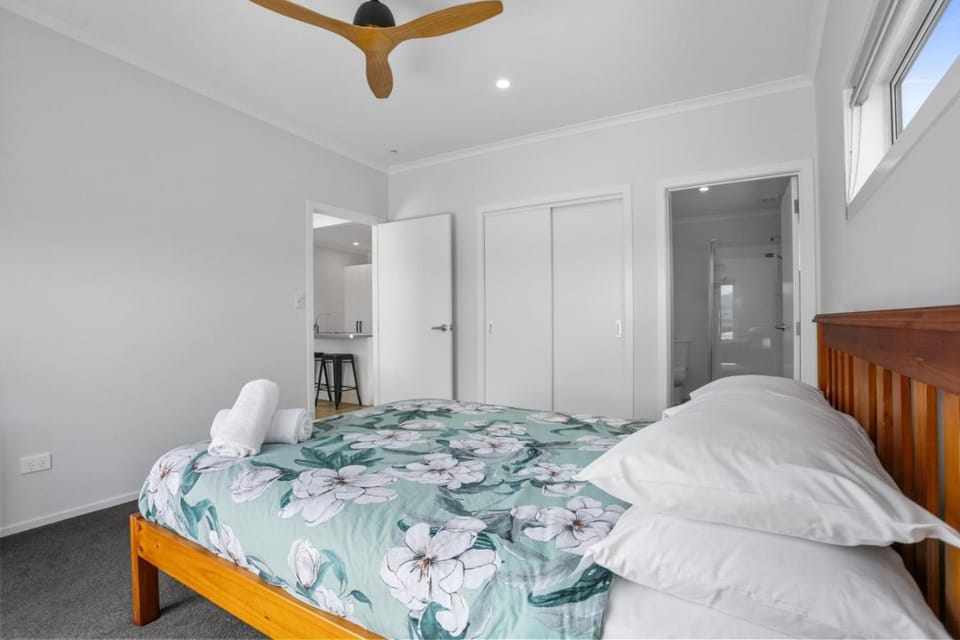Bathroom, Bedroom, wardrobe