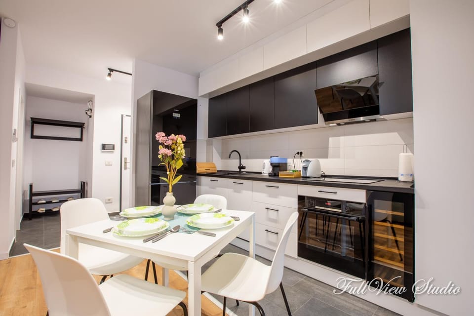 Coffee/tea facilities, Kitchen or kitchenette, Living room, Seating area, Dining area, oven, stove, toaster