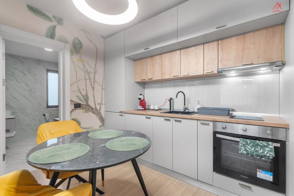 Kitchen or kitchenette, Dining area, oven, pet friendly, stove