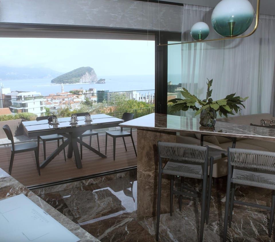 Balcony/Terrace, Dining area, Landmark view, Sea view, kitchen