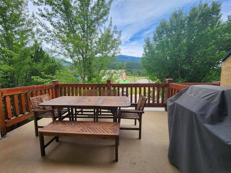 Riverside Way by Fernie Lodging Company Apartment in Fernie